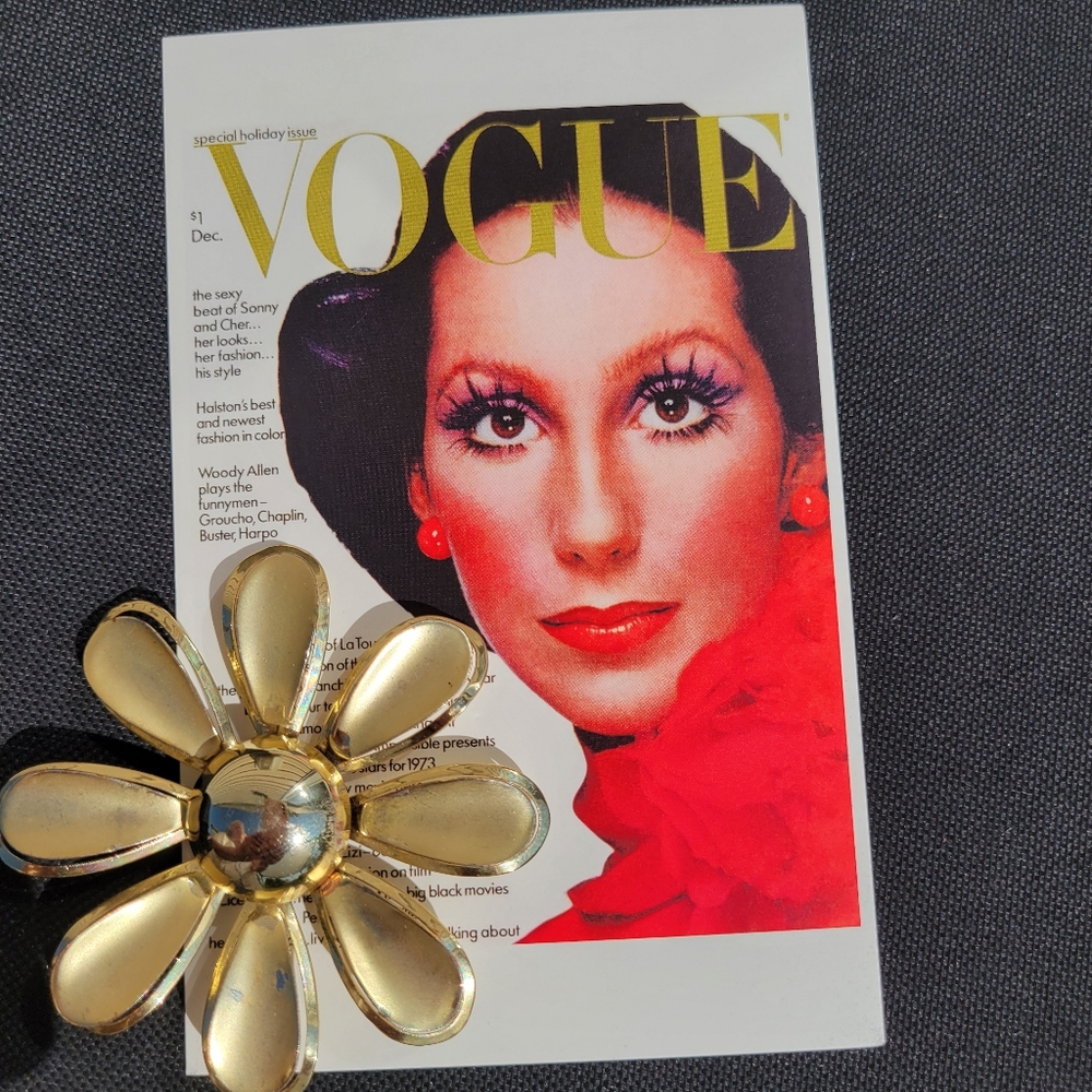 Flower Power Brooch ~ Gold-Tone Metal ~ Retro 1960s Look ~ Mod